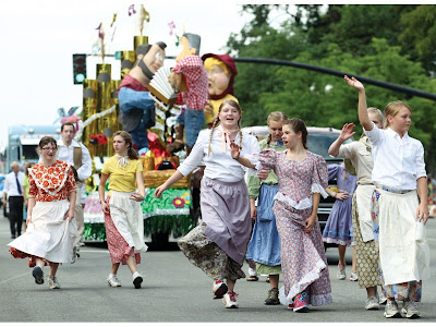 You can easily see pioneer day clothing style in every parade on this special day.