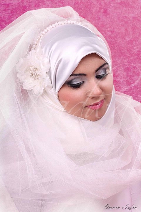 Images Islamic Pink Wedding Dress Hair Style 2011