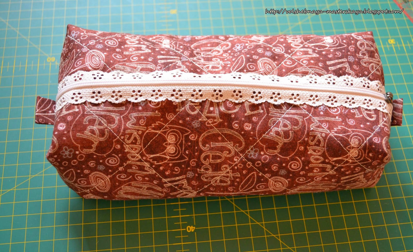 Cosmetic bag with openwork zipper. Tutorial