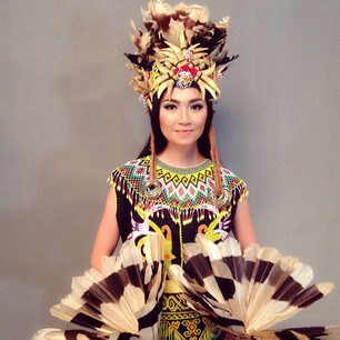  Pakaian  Adat  Dayak  Yang Cantik WONDERFUL INDONESIA