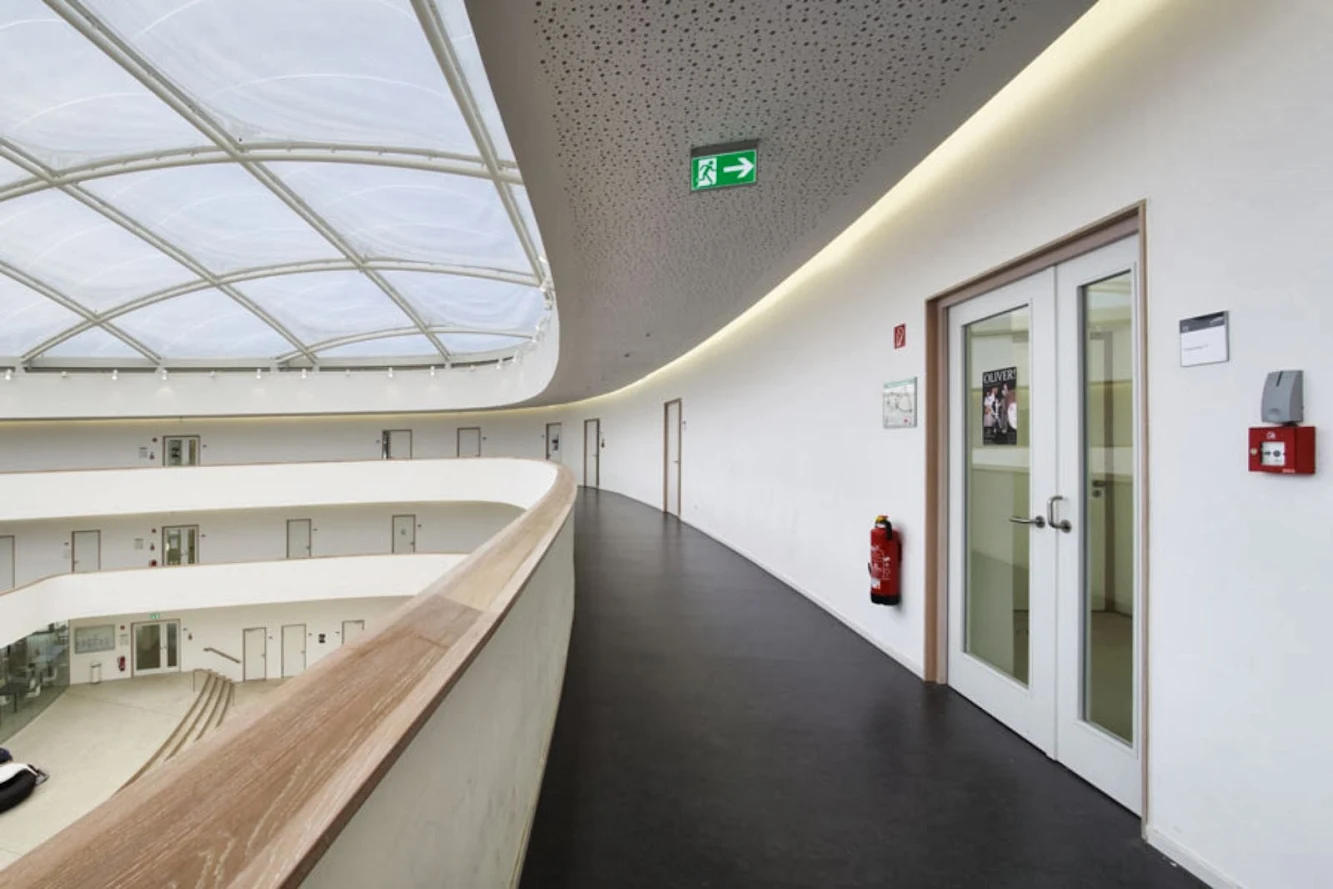 Neues Gymnasium by Hascher Jehle Architektur