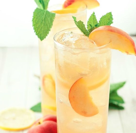 SOUTHERN SPIKED PEACH ICED TEA #drink #recipe