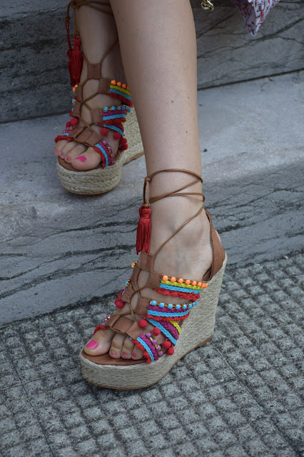 zeppe pon pon colorati sandali pon pon colorati pompom wedges outfit agosto 2016 outfit estivi blogger mariafelicia magno fashion blogger color block by felym fashion blog italiani fashion blogger italiane blog di moda blogger italiane influencer italiane