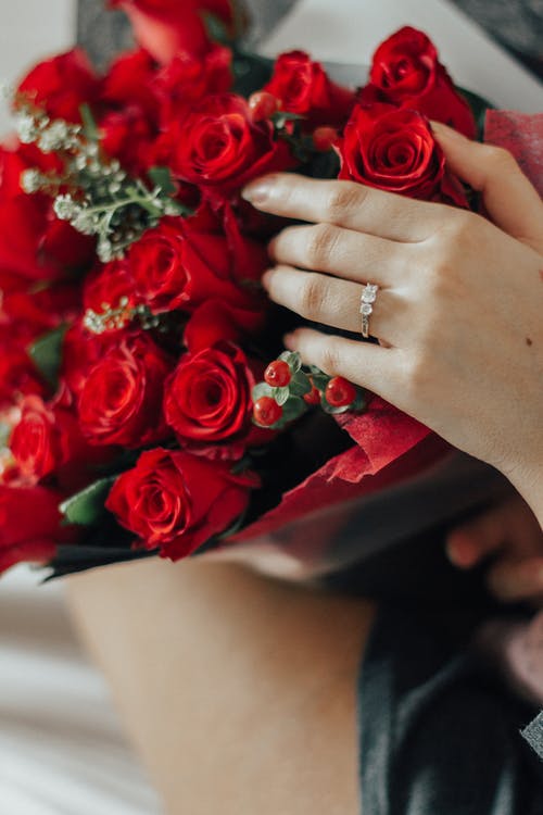 valentine-s-day-with-RED-ROSES