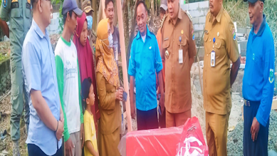 Dinsos Propinsi Banten Bersama Kabupaten Tangerang Berikan Bantuan Sosial Untuk Korban Rumah Roboh di Kecamatan Kemiri 