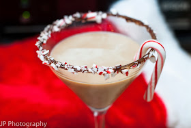 chocolate covered candy cane, christmas cocktail, whipped vodka, Godiva chocolate liqueur, peppermint schnapps, chocolate syrup, candy canes