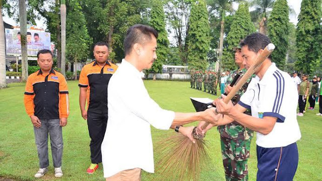 Ratusan PNS  di Salatiga Ikuti Resik-resik Kutho