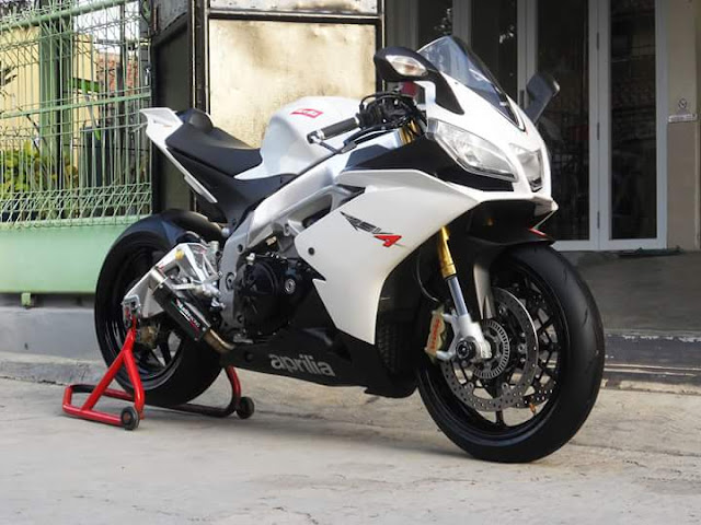 Lapak Moge  Bandung Forsale Aprilia RSV4 BANDUNG LAPAK 