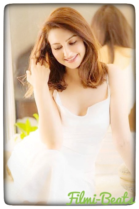 Saumya Tandon wallpaper & Biography