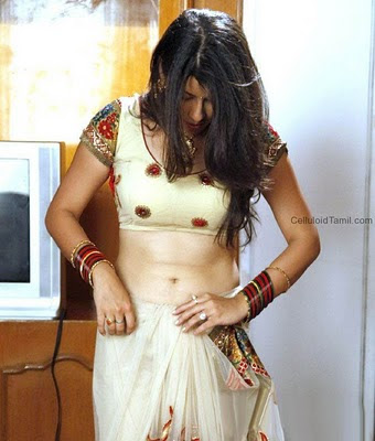 Indian Aunty Removing Saree Photos