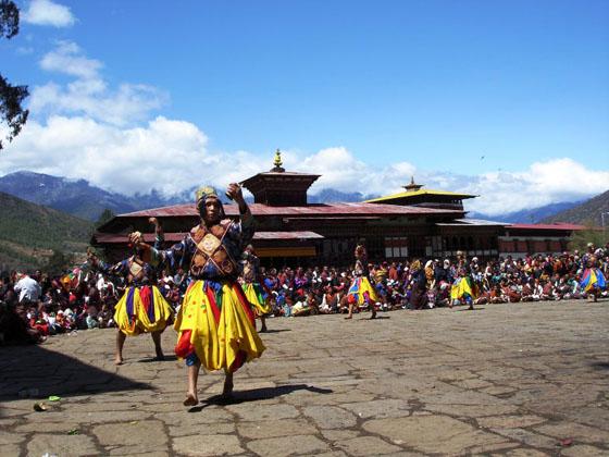 Beautiful Bhutan Seen On lolpicturegallery.blogspot.com