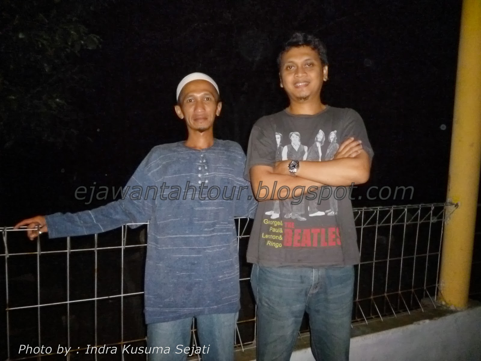 http://ejawantahtour.blogspot.com/2013/12/wisata-ziarah-ke-keramat-syech-abdul.html