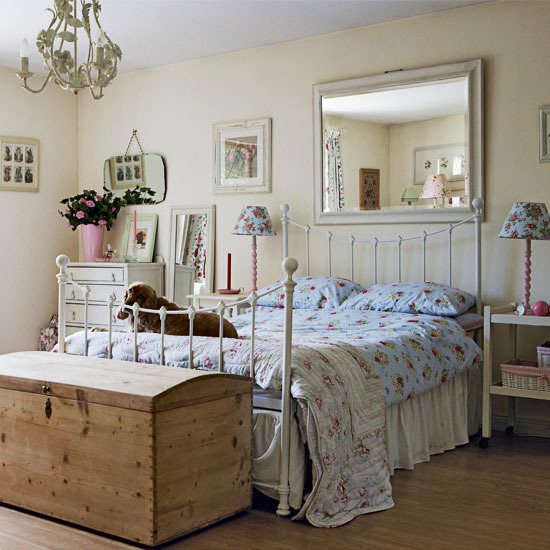 New Home Interior Design: Stylish Country Bedroom