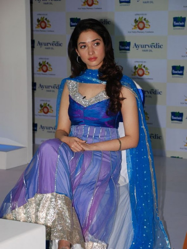 Tamanna Latest hot pics wallpapers