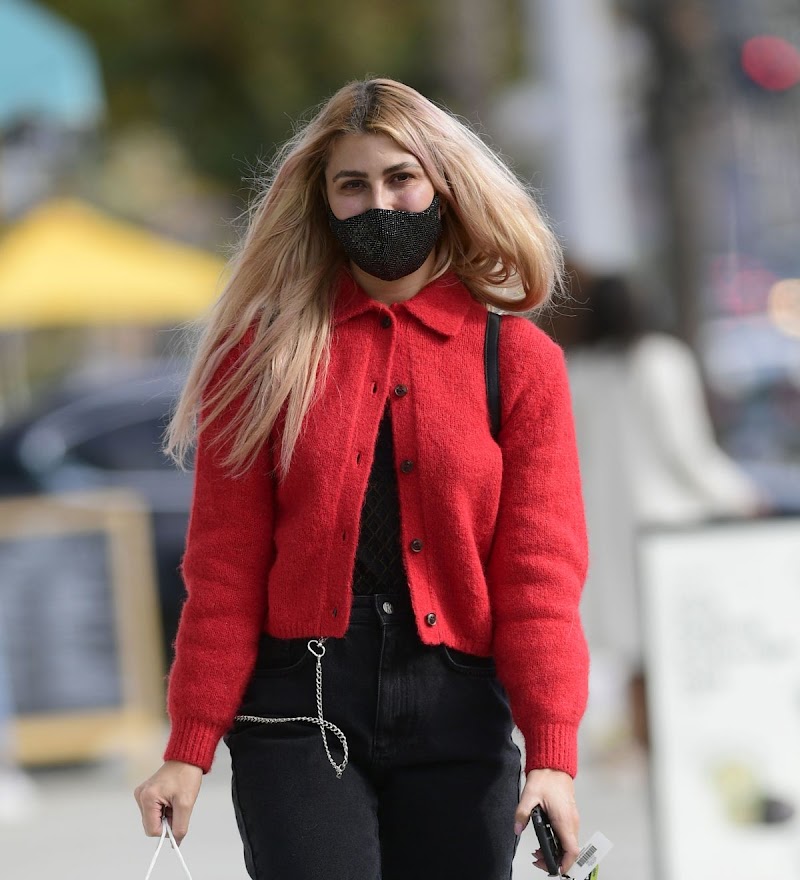 Emma Slater Clicks at Susie Cakes Bakery in Los Angeles 12 Dec-2020