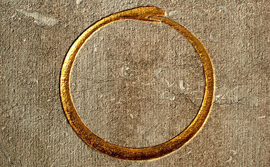 Photo (cropped) of Ouroboros - Alviella Goblet Mausoleum. Taken by WikiCommons user EmDee (May 27, 2012)