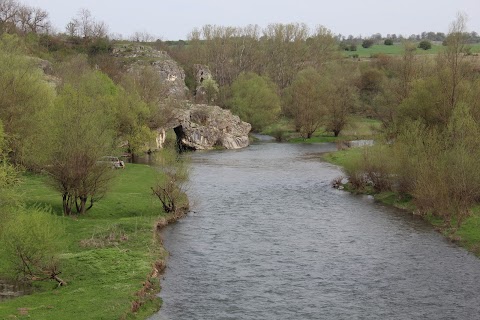 Село Ъглен - скалният мост, слончето и река Вит