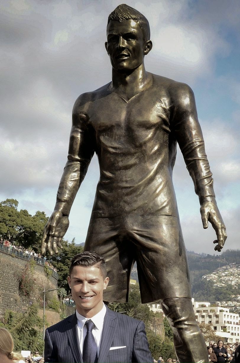 BuzzCanada: World footballer of the year Cristiano Ronaldo's new statue