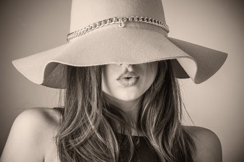 Hidden Face Poses For Girls Hidden Face Girl Pic Download Hidden Face Cute Girl Images Hidden Face Girl Profile Pic 19