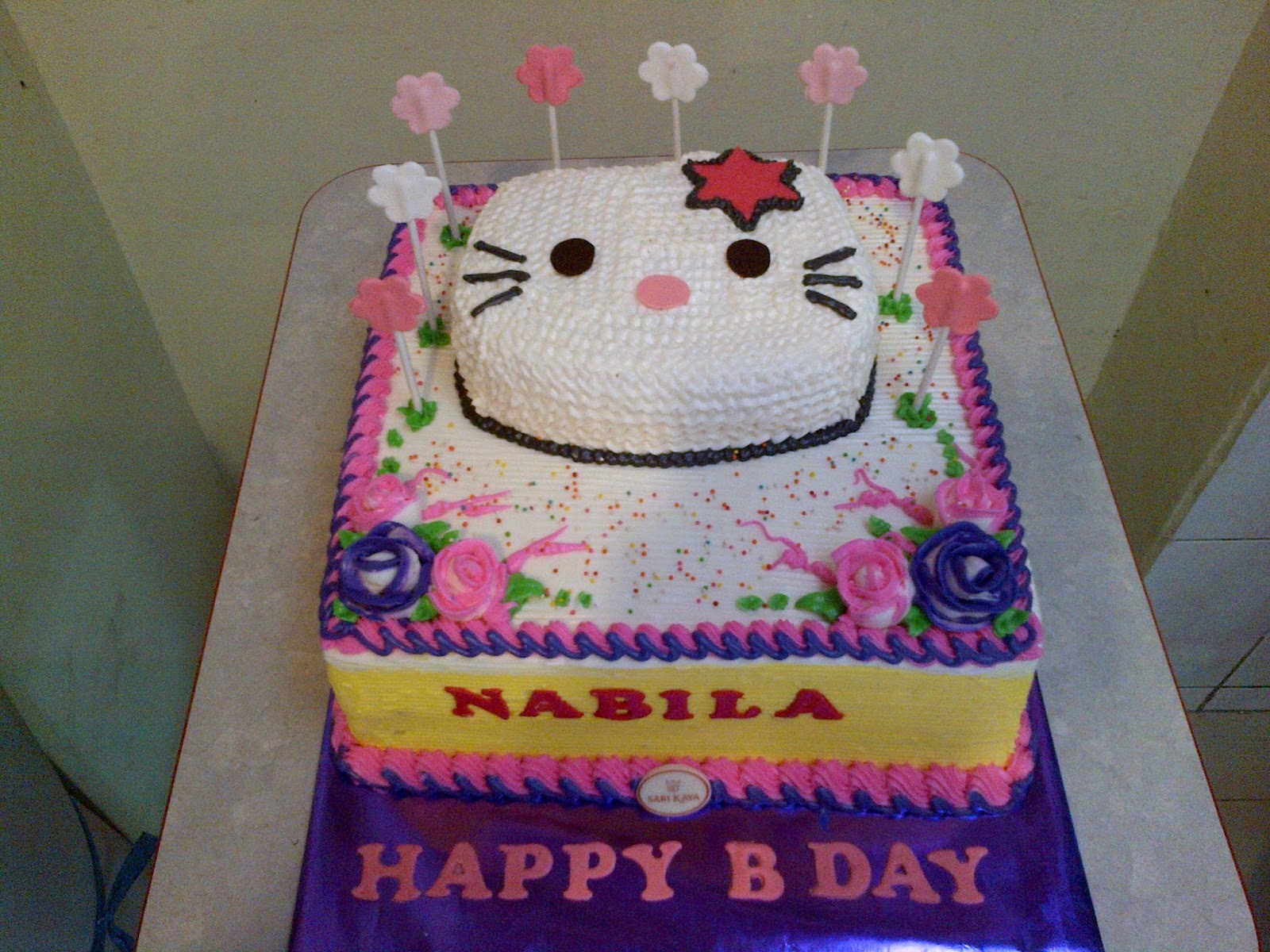 sarikaya cakes KUE  ULANG TAHUN HELLO KITTY SABLON DAN FONDANT 