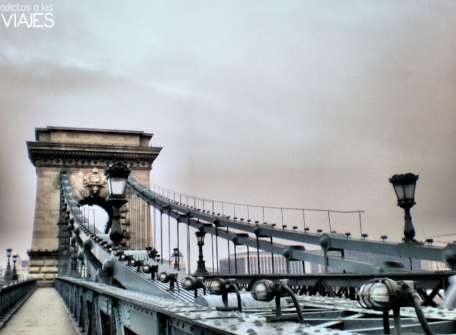 puente de las cadenas sobre el danubio en budapest