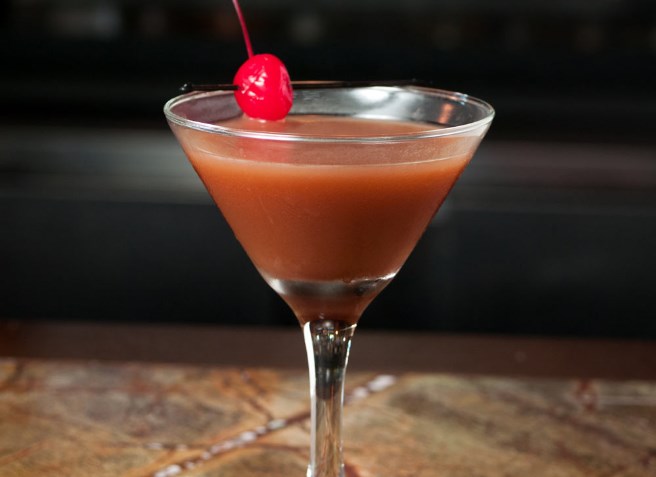Chocolate Covered Cherry Martinis #drinks #alcohol