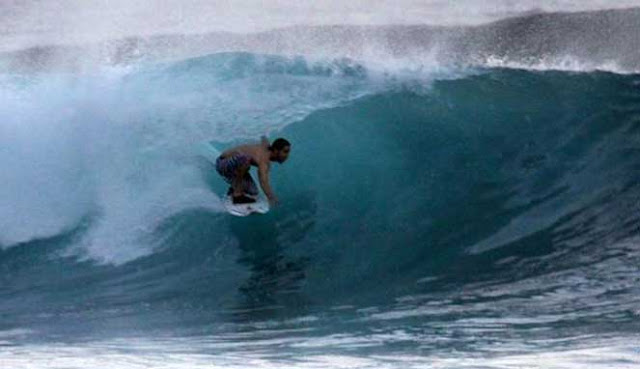 SPOT SURFING TERBAIK DI KEPULAUAN MENTAWAI