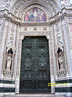 Main door to the Duomo.