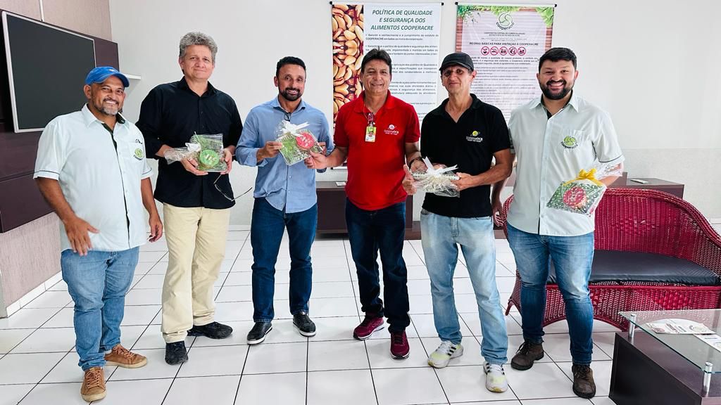 Empresário visita agroindústria da Cooperacre e ressalta a importância da castanha do Acre que já é comercializada em 10 países