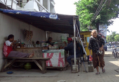 Warung Kopi Nenek Tua Pasar Sayur Magetan