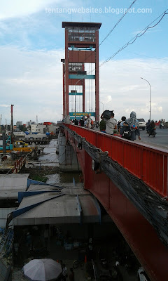 Ngabuburit di Kota Pempek