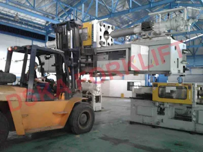 FORKLIFT 10 TON MEMINDAHKAN MESIN MOULDING DI CIMANGGIS - CIBUBUR - MEKARSARI, DEPOK