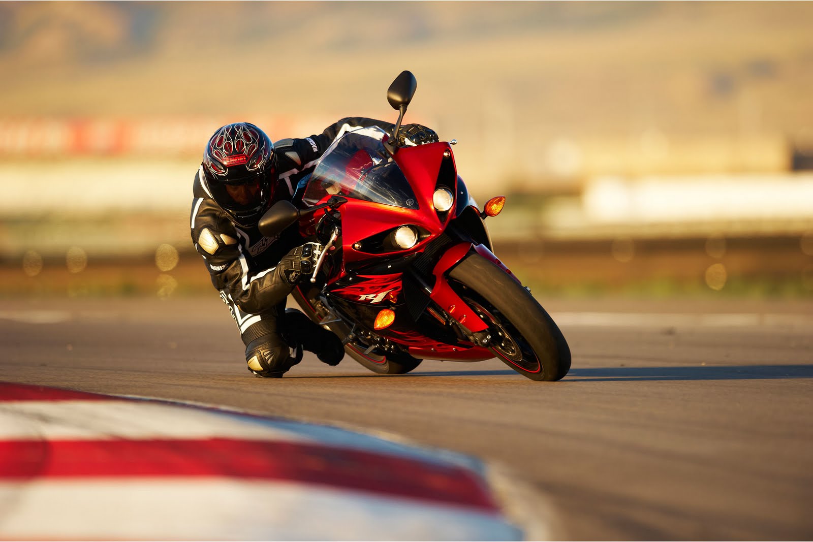 Biker Wallpapers Gambar Motor Sport Yamaha Terbaru 2011 YZF R1