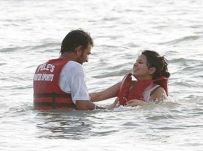 Dhoni and Sakshi in Goa photo