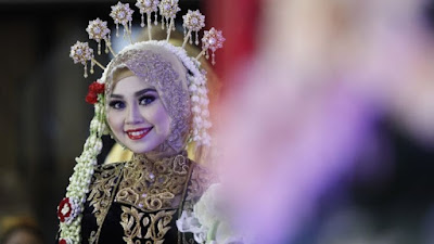 tutorial hijab pengantin dengan hiasan jawa