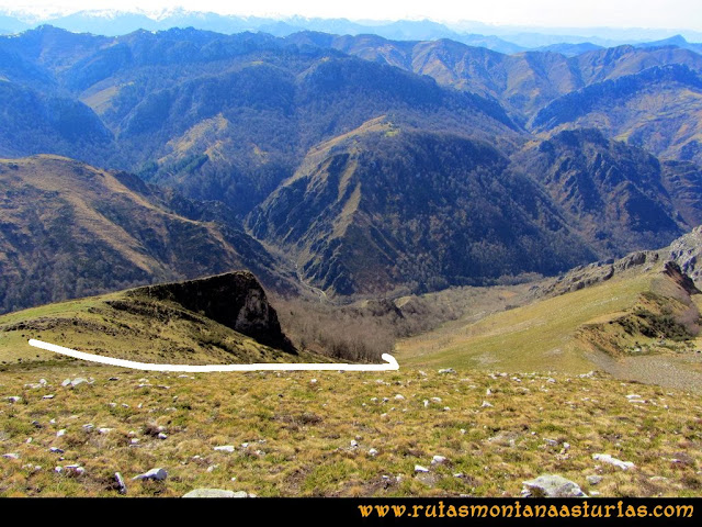 Ruta Pico Vízcares: Descenso al bosque que baja a la majada Degoes