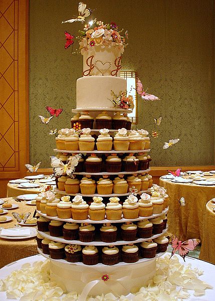 Cupcake Wedding cakes are usually round or square and in layers