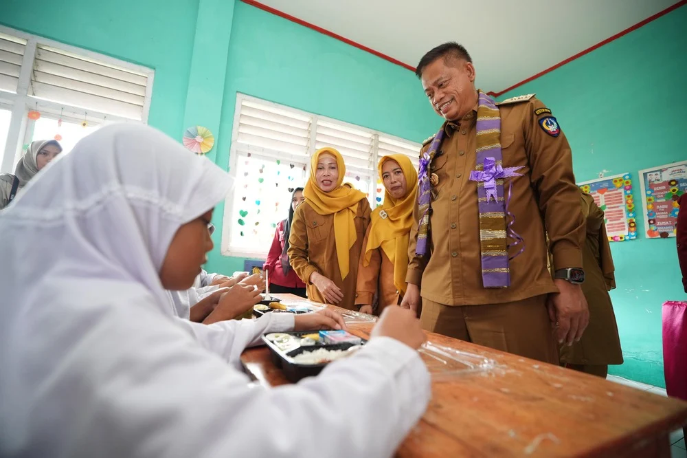Sukseskan Program Prioritas Presiden Prabowo, Prof Fadjry Djufry Pastikan Makan Bergizi Gratis di 8 Kabupaten Berjalan Lancar