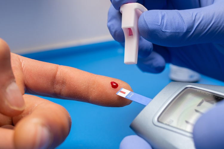 Cách sử dụng máy đo đường huyết