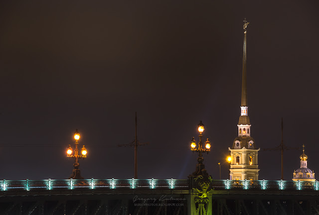 Вид на Петропавловский собор со стороны Троицкого моста. Санкт-Петербург