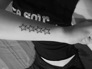 Tatuagens estrelas femininas no antebraço