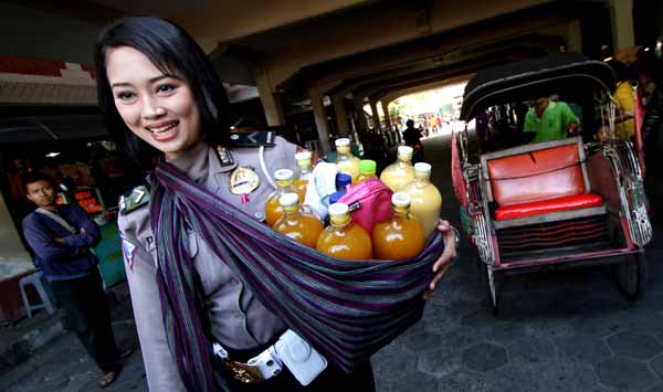 Profil Biodata Polwan Cantik Bripda Primasari Dewi Jualan Jamu di Beringharjo