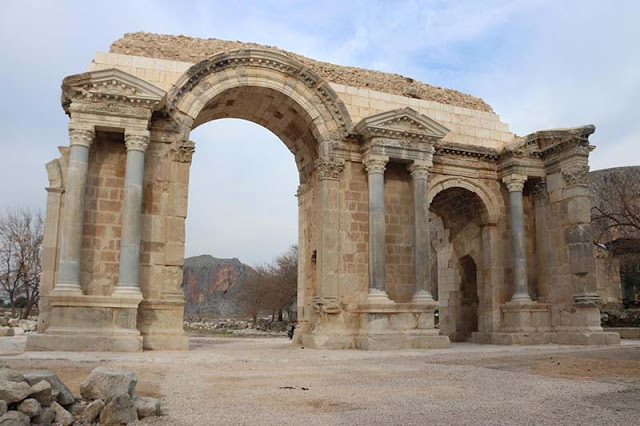 Αποκατάσταση θριαμβικής αψίδας στην Ανάζαρβο