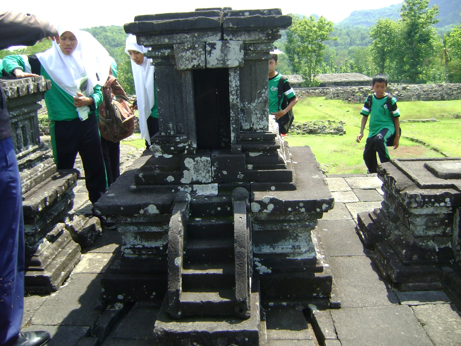 Dilla Fadlilla: Cagar Budaya di Atas Bukit 8