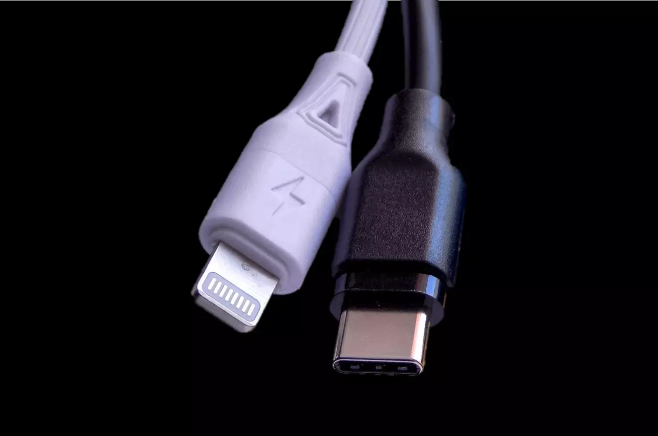 Port Lightning dan USB Type-C