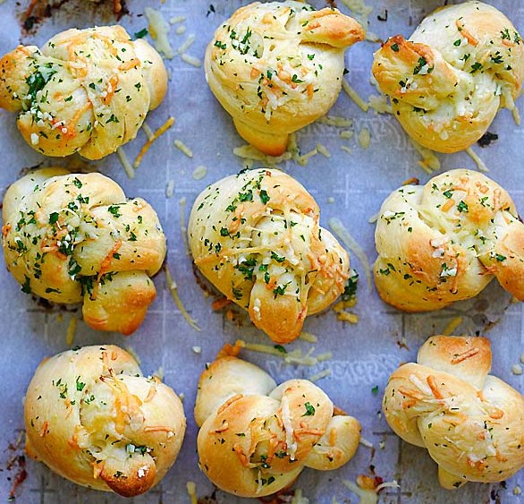 Garlic Parmesan Dinner Rolls #dough #dinnerrecipe