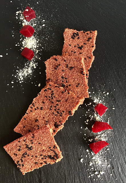 Rote Bete - Knäckebrot mit Meerrettich, Rezept glutenfrei & vegan, Minimalismus: Zubereitung einfach + schnell, Healthy Food Style, Blog, Rezeptinspirationen für jeden Tag, gesund und lecker, Rezeptideen, schnelle Rezepte, entdecken, leicht