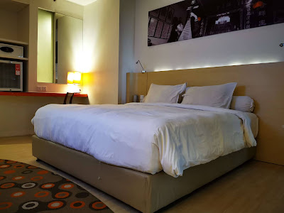 Kasur dan bantal empuk di hotel Harris Pontianak