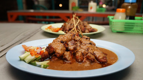 Kangen Indonesia, Porsi Jumbo Sate Pak Mbesur    