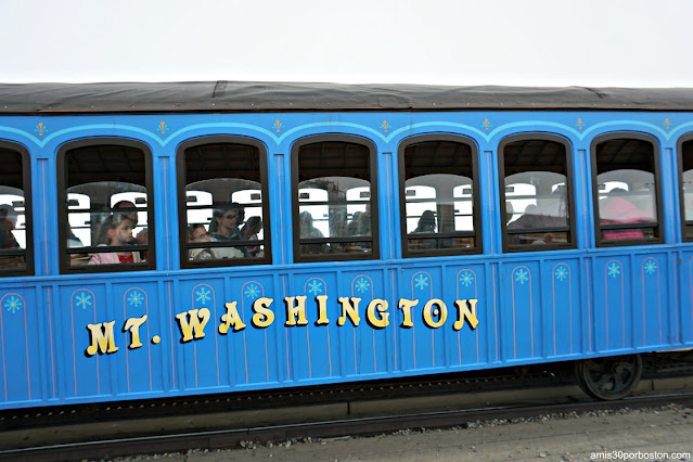 The Mount Washington Cog Railway en la Cima